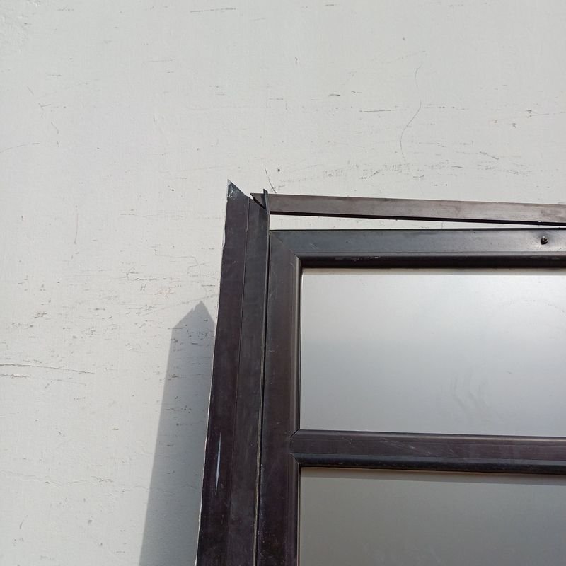Puerta de Aluminio y Vidrio con Brazo Hidráulico - imagen 6