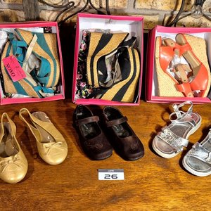 Lote anterior: Lote de 6 Calzados: Sandalias de Plataforma y Zapatos Infantiles