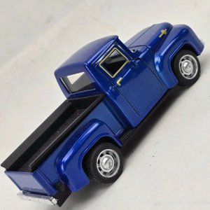 Camioneta Ford F-100 Escala Azul Metálico - imagen 4