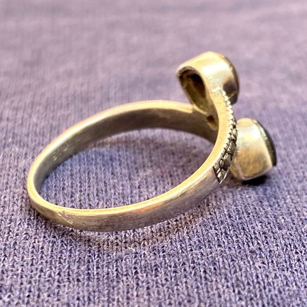 Anillo de plata con marquesitas y piedras color negro - imagen 2