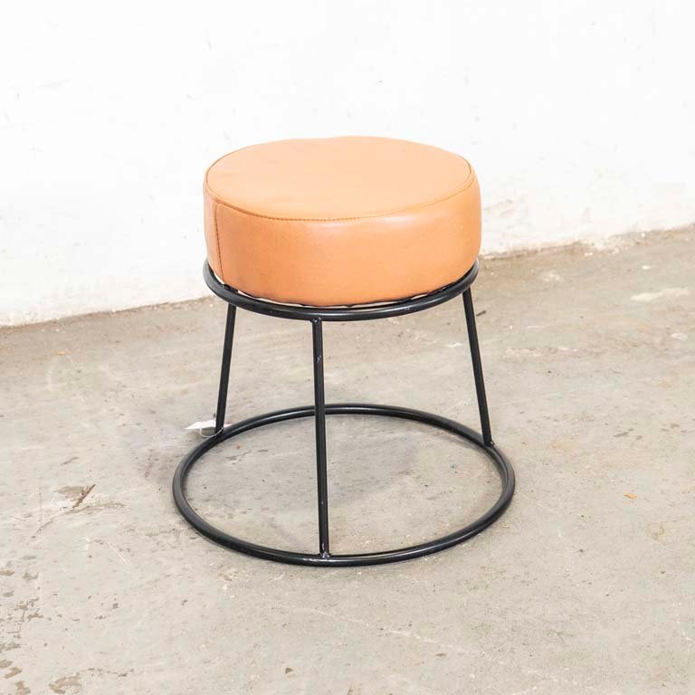 Lote anterior: Banqueta circular con asiento de cuero y base de hierro