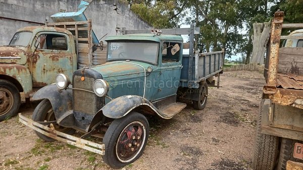 Camión Antiguo Ford V8 - Colección Vehículos Clásicos