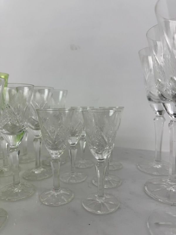 Juego de cristalería tallada con copas en cristal color verde - imagen 7