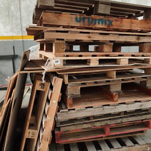 Lote de Pallets, Marcos y Tableros de Madera Usados - imagen 2