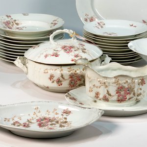 Veintisiete piezas de porcelana Limoges con decoración floral - imagen 2