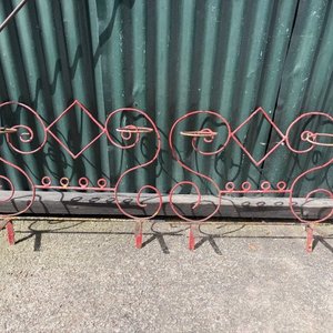 Par de Maceteros Colgantes de Hierro Forjado con Diseño Art Decó - imagen 3