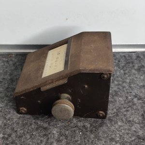 Antigua Agenda Telefónica Metálica con Rueda Giratoria - imagen 1
