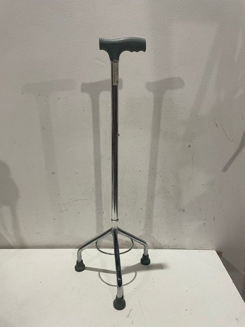 Lote siguiente: Baston de Caminar con Metal y Excelente Condición