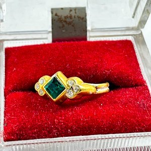 Dos Anillos Dorados con Piedras Talla Marquise y Cuadrada - imagen 3