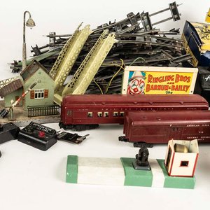 Juego de trenes compuesto de vagones, tramos de vias y accesorios. - imagen 2