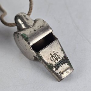 Mini Lata de Yerba Arminio y Silbato Metálico - imagen 3