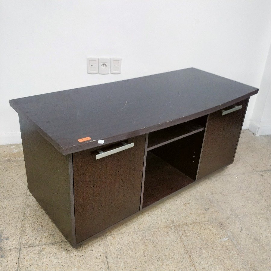 Rack en MDF con dos puertas y compartimentos interiores - imagen 3