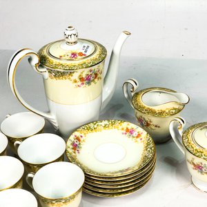 Juego de Porcelana Inglesa Noritake Floral Beige y Blanco - imagen 3