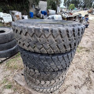 Lote de Neumáticos Usados para Maquinaria - imagen 5