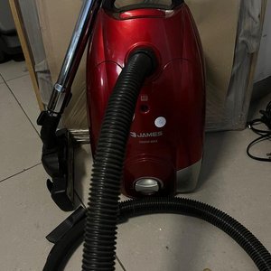 Lote siguiente: Aspiradora James Roja 2000W Max con Accesorios