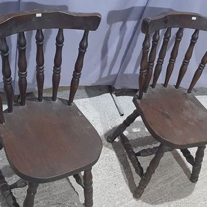Par de Sillas de Madera Oscura Estilo Rústico - imagen 2