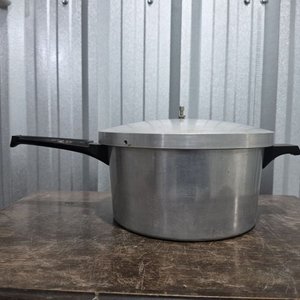 Lote anterior: Olla a Presión de Aluminio con Asas Negras