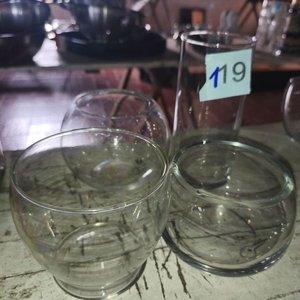Lote siguiente: Lote de 4 Floreros de Vidrio Transparente