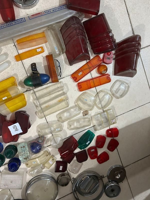 Lote de Plásticos y Lentes para Faros de Vehículos