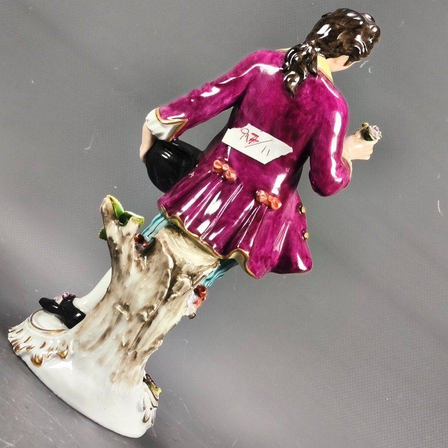 Figura de caballero en porcelana alemana Sitzendorf - imagen 9