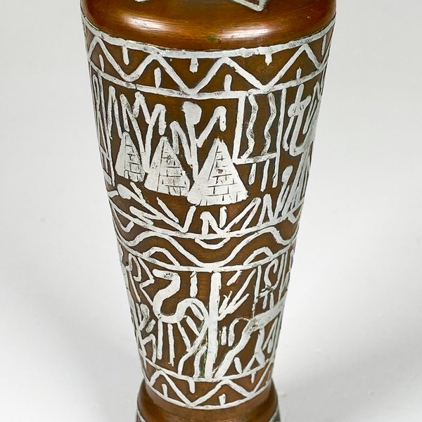 Vaso de cobre decorado con superficie constructiva - imagen 2