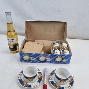 Lote siguiente: L 010 - Set De 12 Piezas - Coqueto juego de cafe para doce servicios en fina porcelana con delicado diseño de frutas y guarda en azul, ideal para la sobremesa (Made In China)
