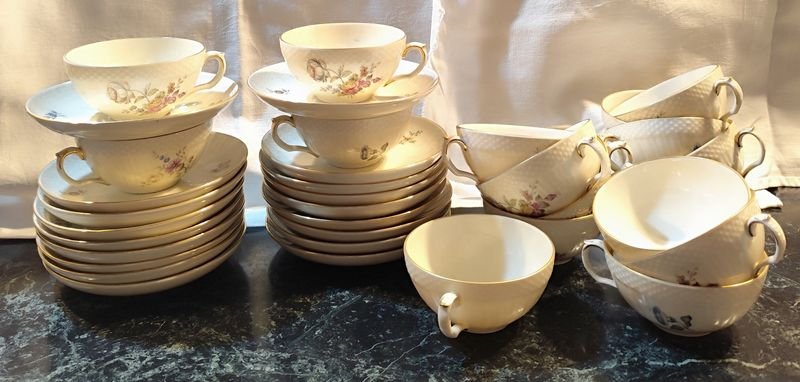 Lote siguiente: Juego de tazas y platillos de porcelana Royal Copenhagen