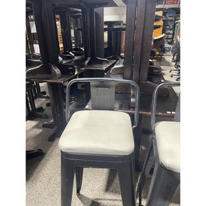 Par de Taburetes Altos Metálicos con Respaldo y Asiento Tapizado Delfino Álvarez - imagen 2