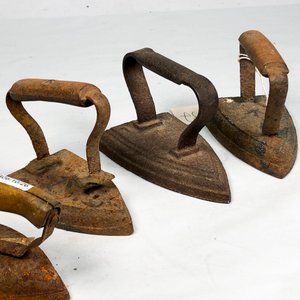 Lote de 4 Planchas Antiguas de Hierro con Mangos de Madera - imagen 4