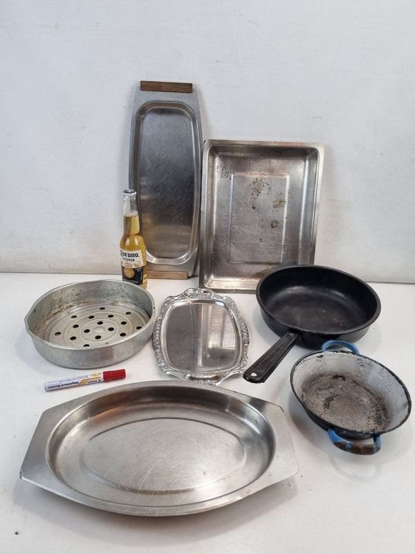 Lote de 7 Piezas de Utensilios de Cocina: Bandejas, Sartenes y Colador - imagen 1