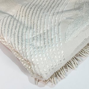 Colcha de Hilo Blanca con Decoración Floral y Flecos Laterales - imagen 3