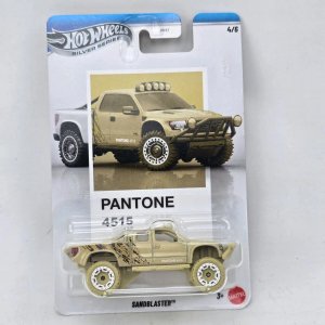 Lote siguiente: Hot Wheels Ford Sandblaster Pantone 4515 Silver Series