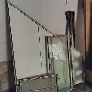 Aberturas Varias, Cama Antigua Sin Parrilla y Respaldo - imagen 6