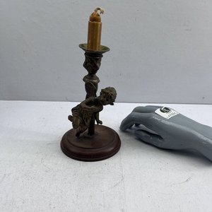 Portavelas de Bronce con Querubín y Base de Madera - imagen 2