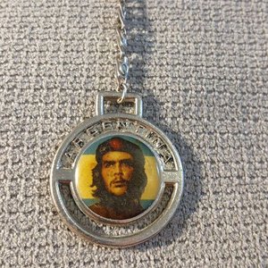 Lote siguiente: Llavero Metálico con Imagen del Che Guevara