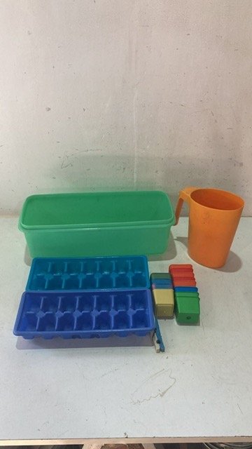 Lote siguiente: Cubeteras de hielo para almacenamiento