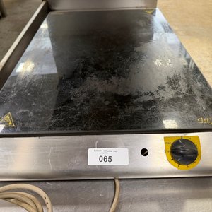 Plancha Vitrocerámica Profesional Guyon Sobremesa 42x67cm - imagen 2