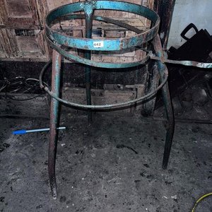 Trípode de Metal para Zapatería o Taller - imagen 2