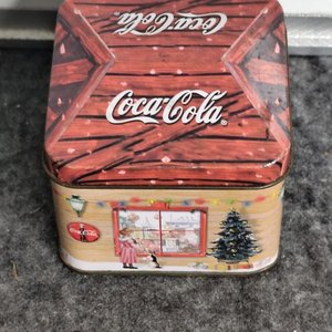 Lata Coca-Cola Decorativa con Vela Aromática Navideña - imagen 3