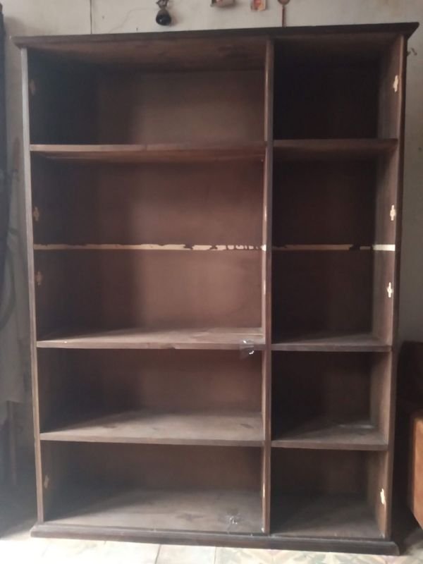 Lote anterior: Mueble estantería de madera