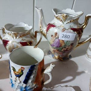 Juego de té incompleto: Tazas, platillos y lechera de diversas procedencias - imagen 3