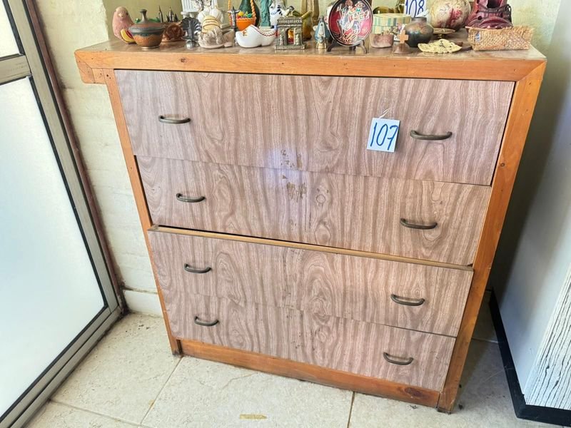 Cajonera de madera con cuatro cajones en buen estado - imagen 3