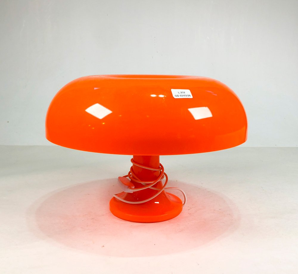 Lote anterior: Lámpara de sobremesa en melamina color naranja con pantalla táctil