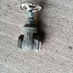 Llave de Paso Antigua de Bronce con Volante - imagen 1