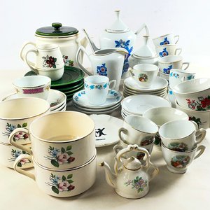 Juego de Té y Café en Cerámica Verde y Blanca con Detalles Florales - imagen 3