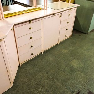 Estantería y Mueble de Recepción Rosa Metálico con Cajones - imagen 2