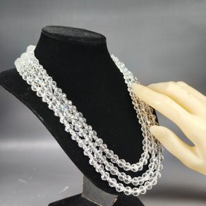 Lote de Joyería: Collar de Perlas Fantasía, Collar de Cristal de Roca y Prendedor Camafeo - imagen 5