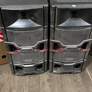 Lote siguiente: Parlantes de Audio