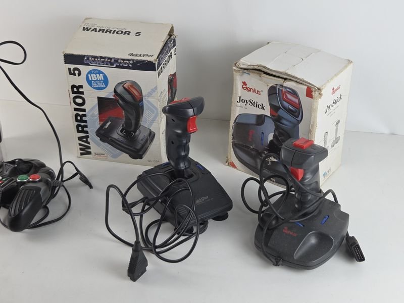 Controles de videojuegos en caja, excelente condición - imagen 2