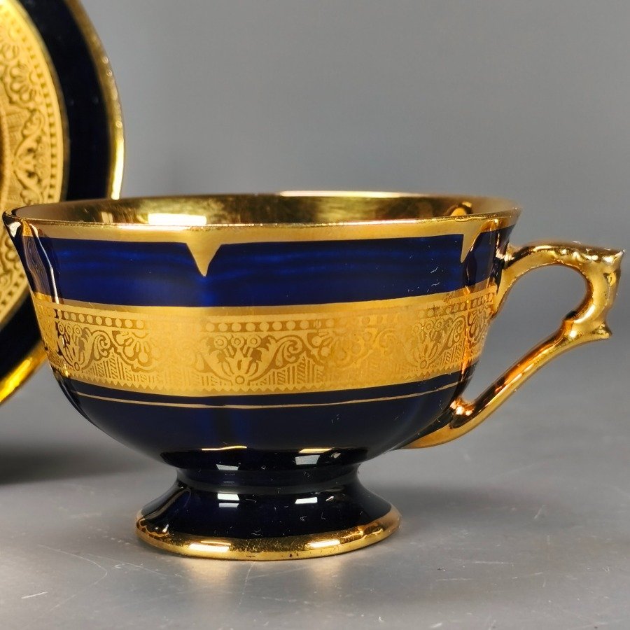 Dúo de taza y plato en porcelana francesa 'Limoges' azul cobalto decorado con diseños dorados - imagen 5